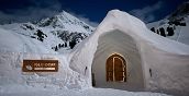 Suggestivo tramonto igloo Austria