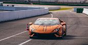 Lamborghini Huracán Tecnica con motore V10 sul circuito del Mugello durante la guida sportiva