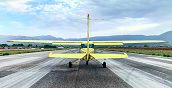 Aeroplano pronto al decollo per un volo panoramico sopra il Gran Sasso