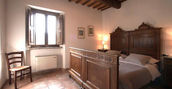 Camera accogliente in stile rustico nell’Agriturismo Acero Rosso
