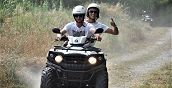 Guida esperta durante un'escursione in quad a Orsomarso