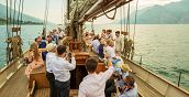 Emozione e relax durante un tour in barca a vela a Malcesine