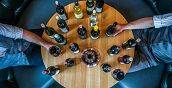 Vino siciliano durante una degustazione a Siracusa