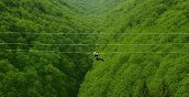 mozione e velocità durante il volo di 400 metri sulla Colossus Zipline.
