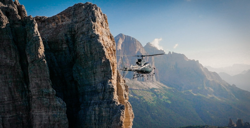 Esperienza di volo in elicottero tra le Dolomiti