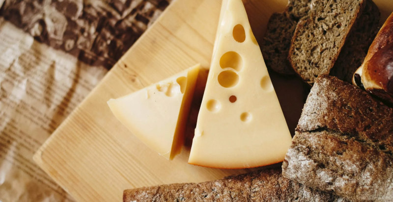 Formaggi tipici del Canton Vaud assaggiati in una fromagerie di Losanna