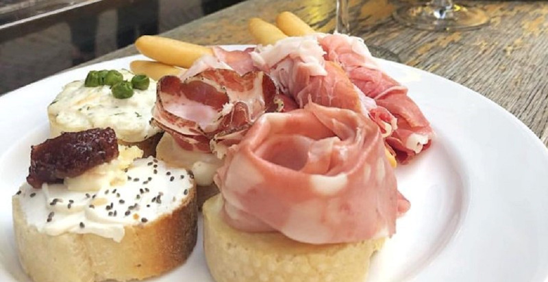 Aperitivo con tartine - Tradizione veronese