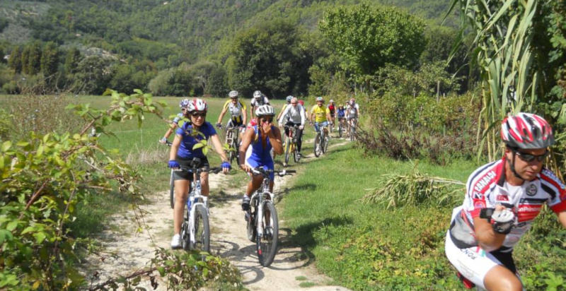 Tour in mountain bike: esplora i percorsi più belli all'aria aperta