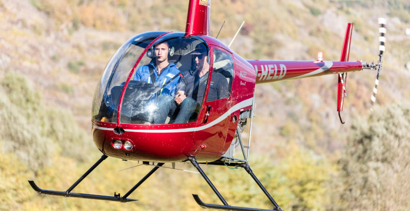 Volare in elicottero sopra le montagne della Valtellina