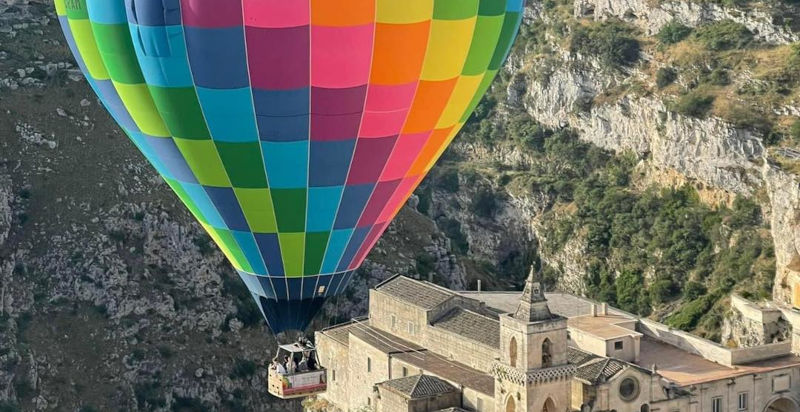 Volo in mongolfiera per una coppia sopra Matera